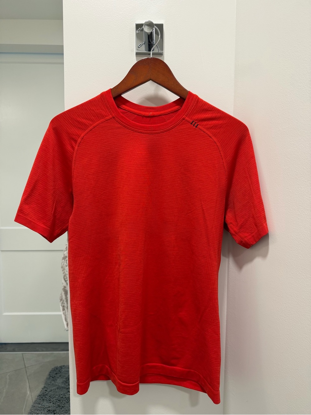 Lululemon Men’s Red Tee Small